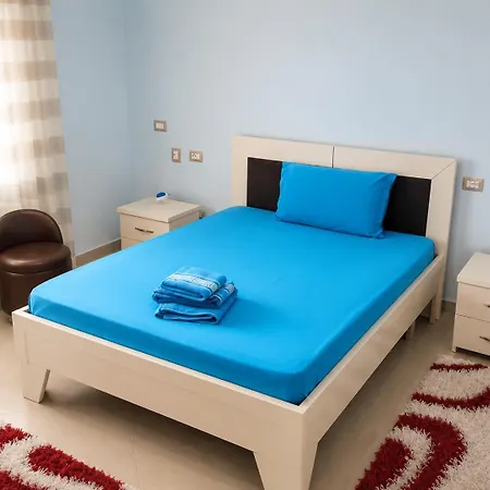 Shtepia E Bardhe فندق مبيت وإفطار *